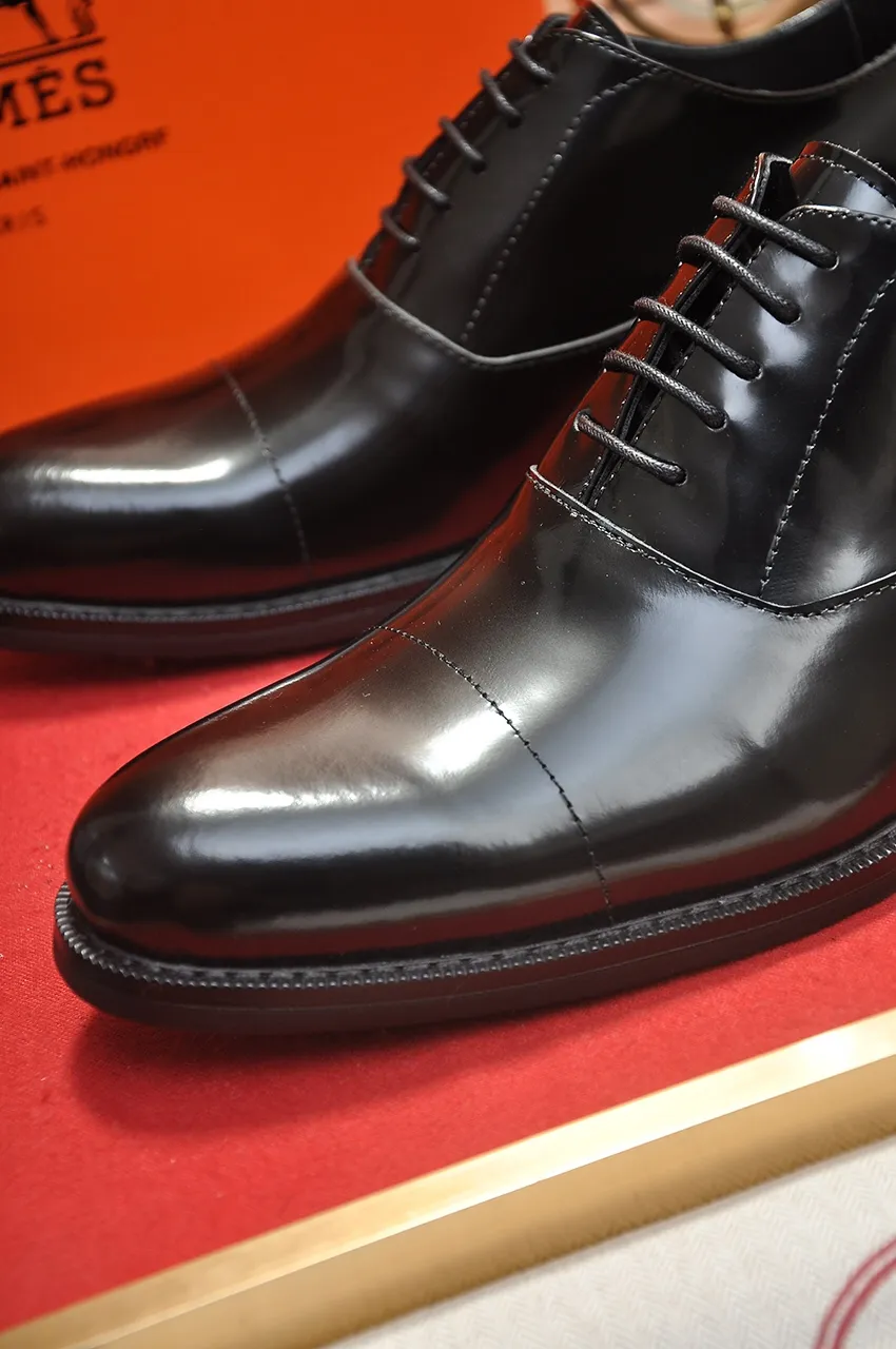 Men's shoes💰460💶[HERMES] (sheepskin lining)🍀Italian top luxury🍀He does not pursue novel styles and gorgeous colors, but attracts the favor of successful men with his flawless, elegant and classic style! This very, very comfortable, simple and stable style makes it easy to match any style! The pattern is absolutely 1:1 refined from the original case, and we strive for excellence in materials, imported cowhide + sheepskin lining💪💪💪extraordinary texture👍! .Black Brown Size: 38-45 (45 customized)